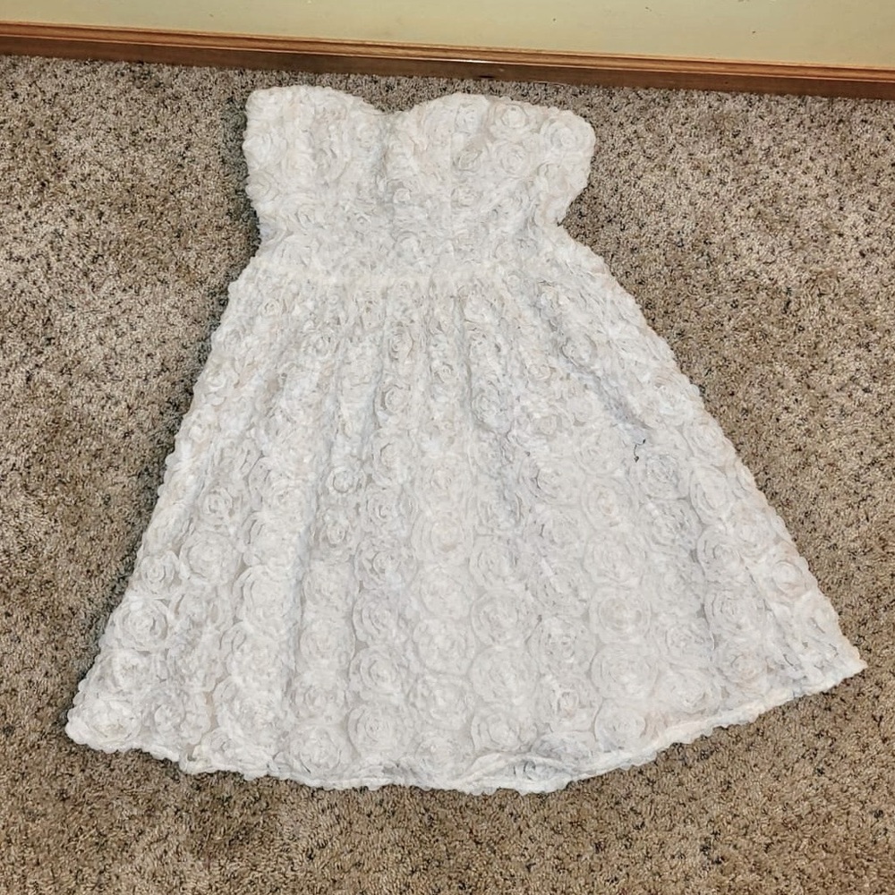 Chelsea & Violet Dress Size XS Strapless White Floral Textured Bridal Formal